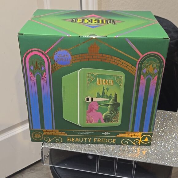 Universal Studio X  Wicked Mini Beauty Fridge - Picture 12 of 12